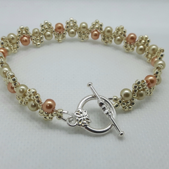 Bracelet... Hand beaded - Picture 2 of 3